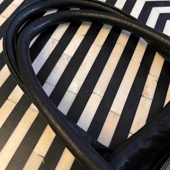 Scandinavian leather tote - Picture 6 of 8